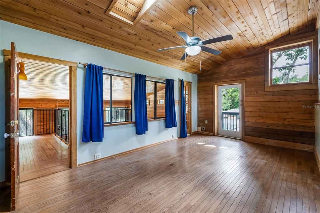 En Venta: $699,000 (6 camas, 4 baños, 3042 Pies cuadrados)