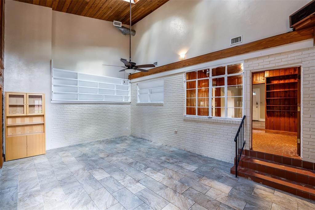 En Venta: $699,000 (6 camas, 4 baños, 3042 Pies cuadrados)