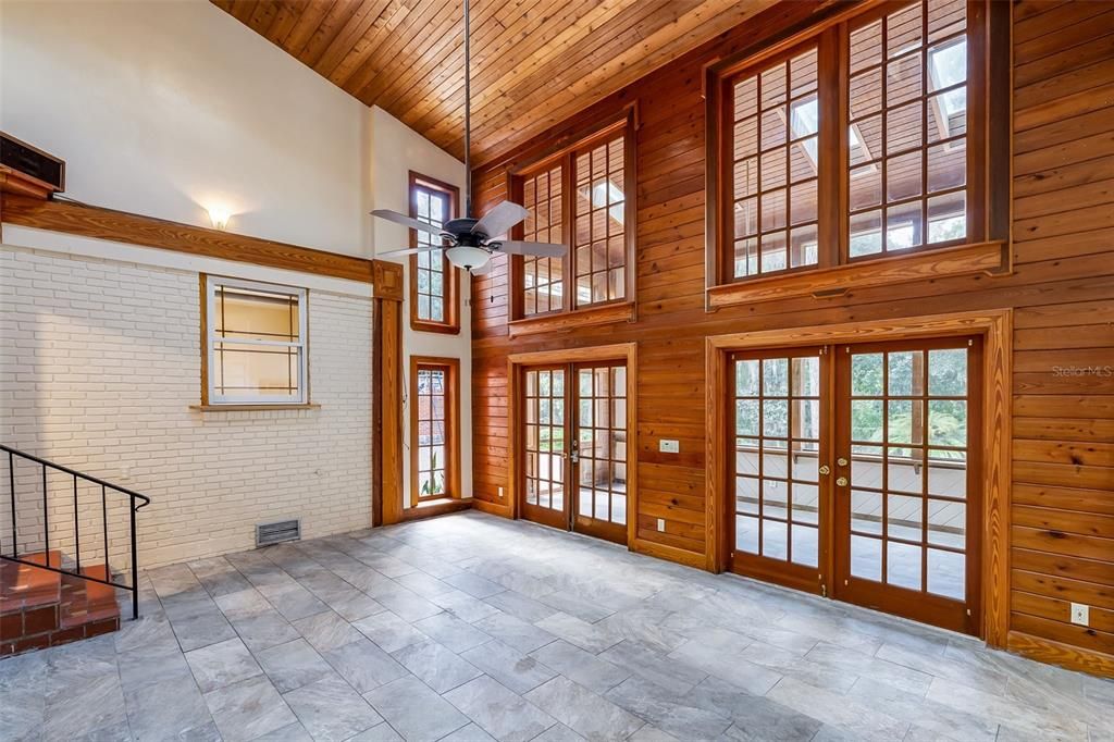 En Venta: $699,000 (6 camas, 4 baños, 3042 Pies cuadrados)