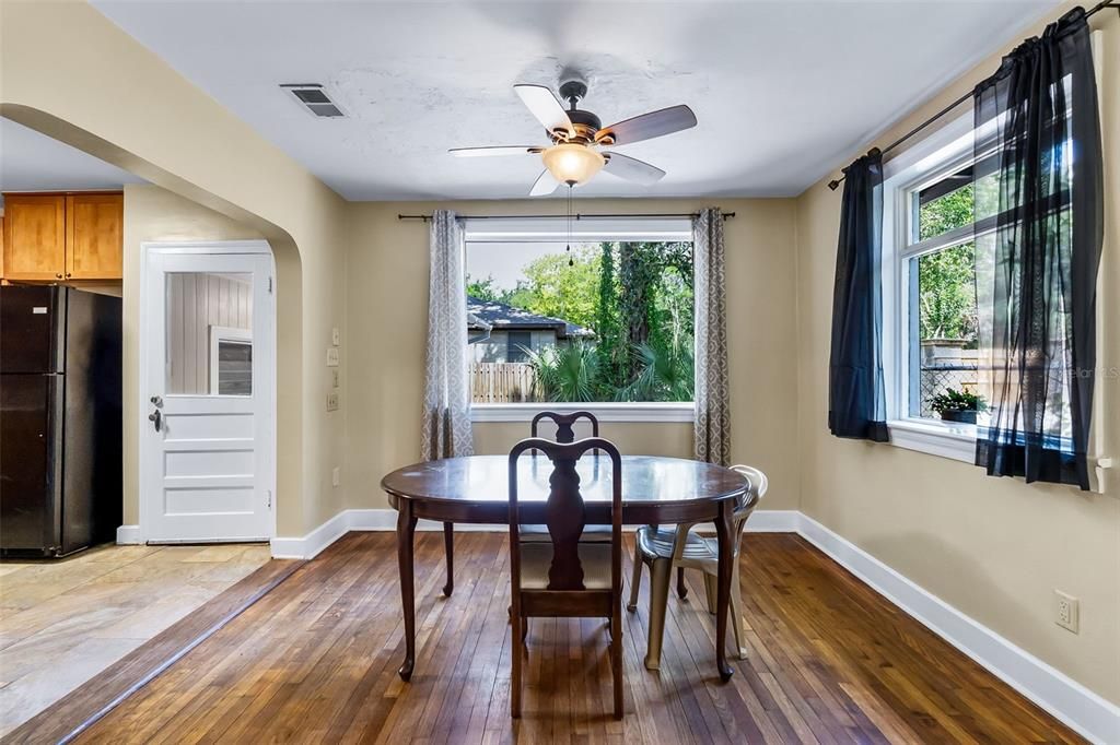 En Venta: $699,000 (6 camas, 4 baños, 3042 Pies cuadrados)