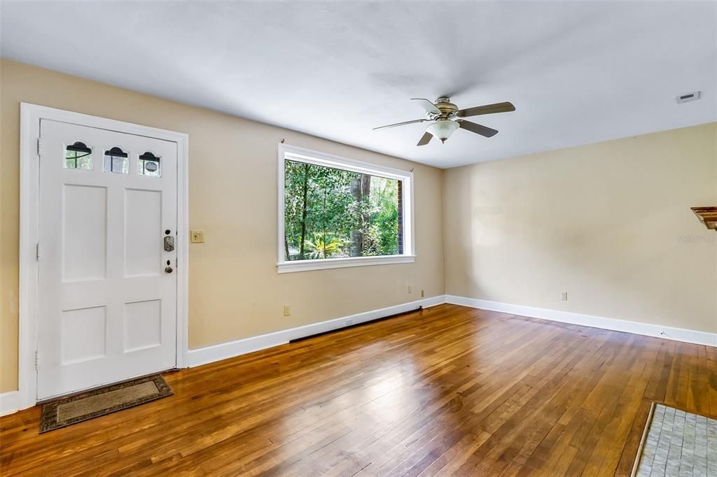 En Venta: $699,000 (6 camas, 4 baños, 3042 Pies cuadrados)