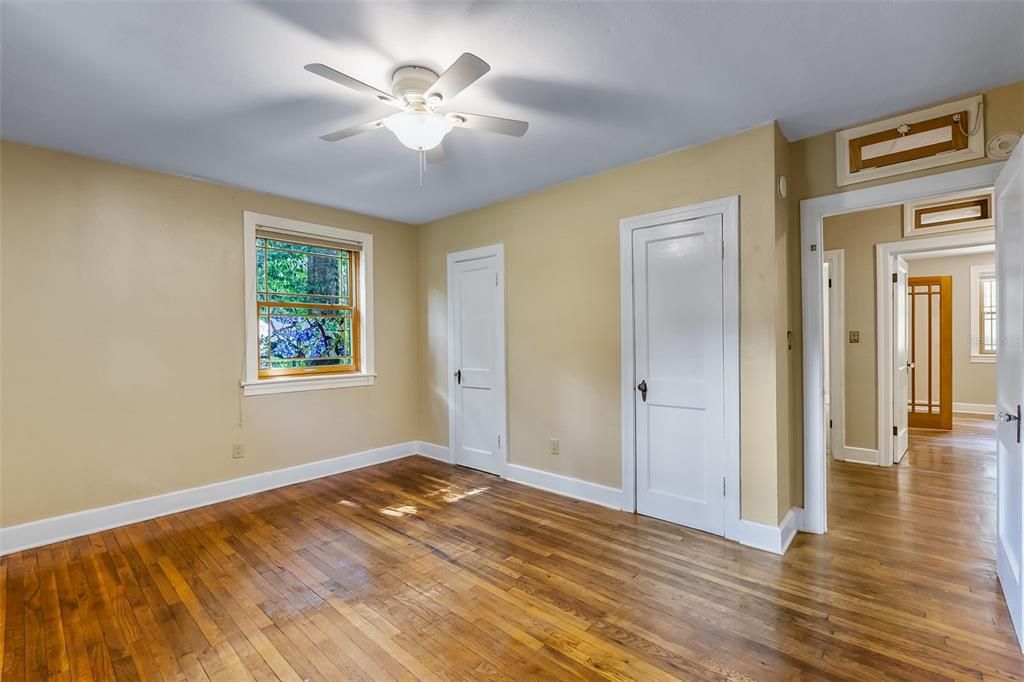 En Venta: $699,000 (6 camas, 4 baños, 3042 Pies cuadrados)