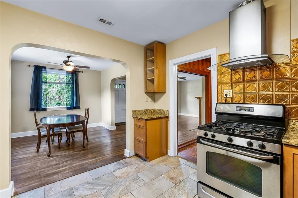 En Venta: $699,000 (6 camas, 4 baños, 3042 Pies cuadrados)