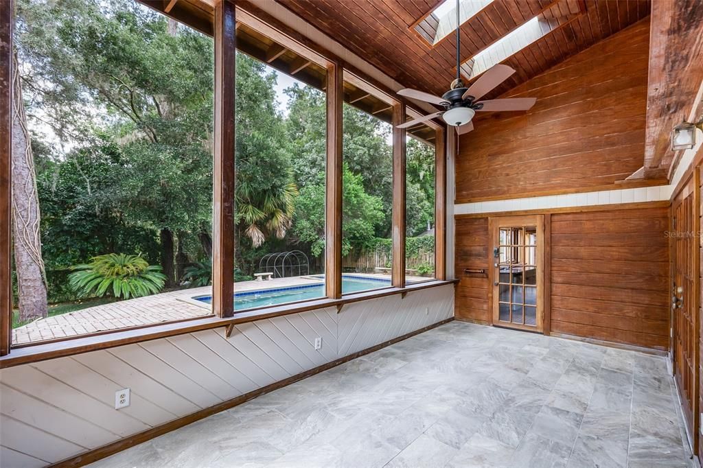 En Venta: $699,000 (6 camas, 4 baños, 3042 Pies cuadrados)