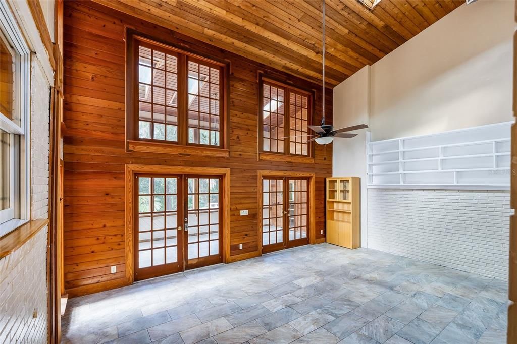 En Venta: $699,000 (6 camas, 4 baños, 3042 Pies cuadrados)