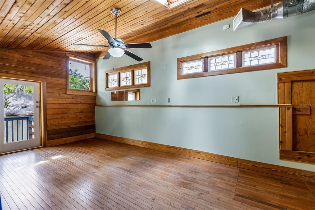 En Venta: $699,000 (6 camas, 4 baños, 3042 Pies cuadrados)