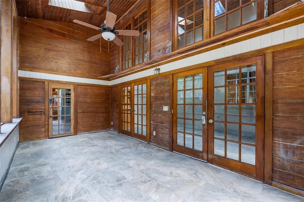 En Venta: $699,000 (6 camas, 4 baños, 3042 Pies cuadrados)