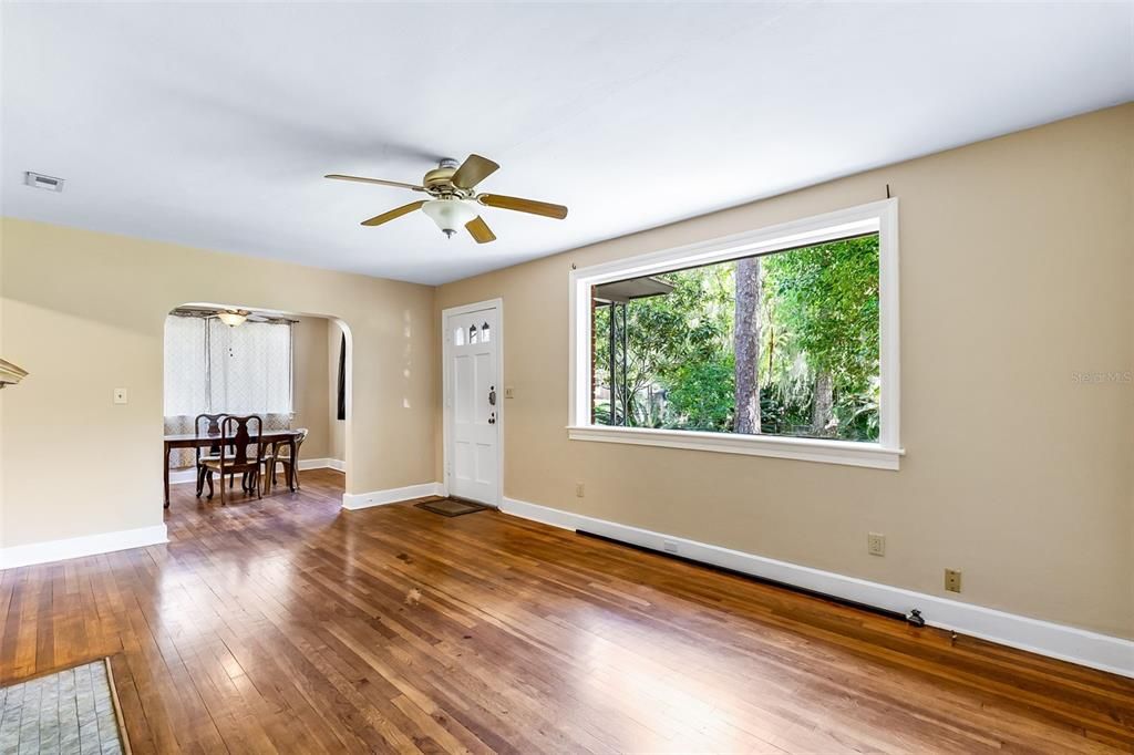 En Venta: $699,000 (6 camas, 4 baños, 3042 Pies cuadrados)