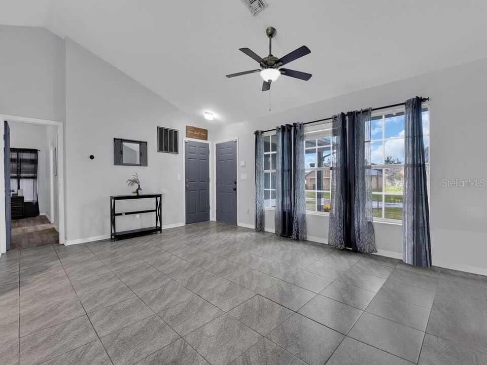 For Sale: $279,900 (3 beds, 2 baths, 1296 Square Feet)