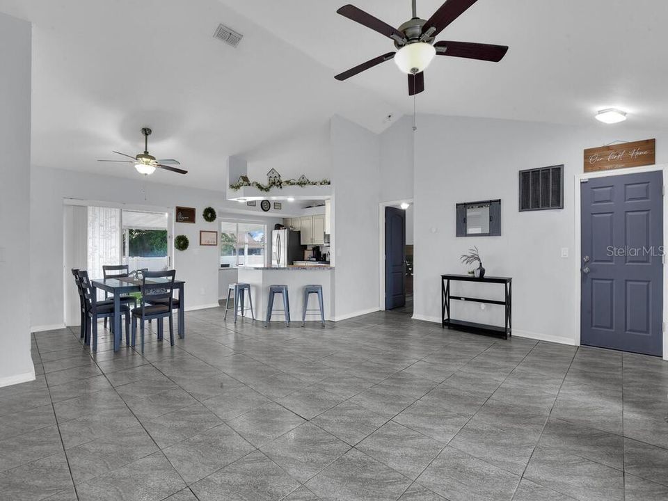 For Sale: $279,900 (3 beds, 2 baths, 1296 Square Feet)