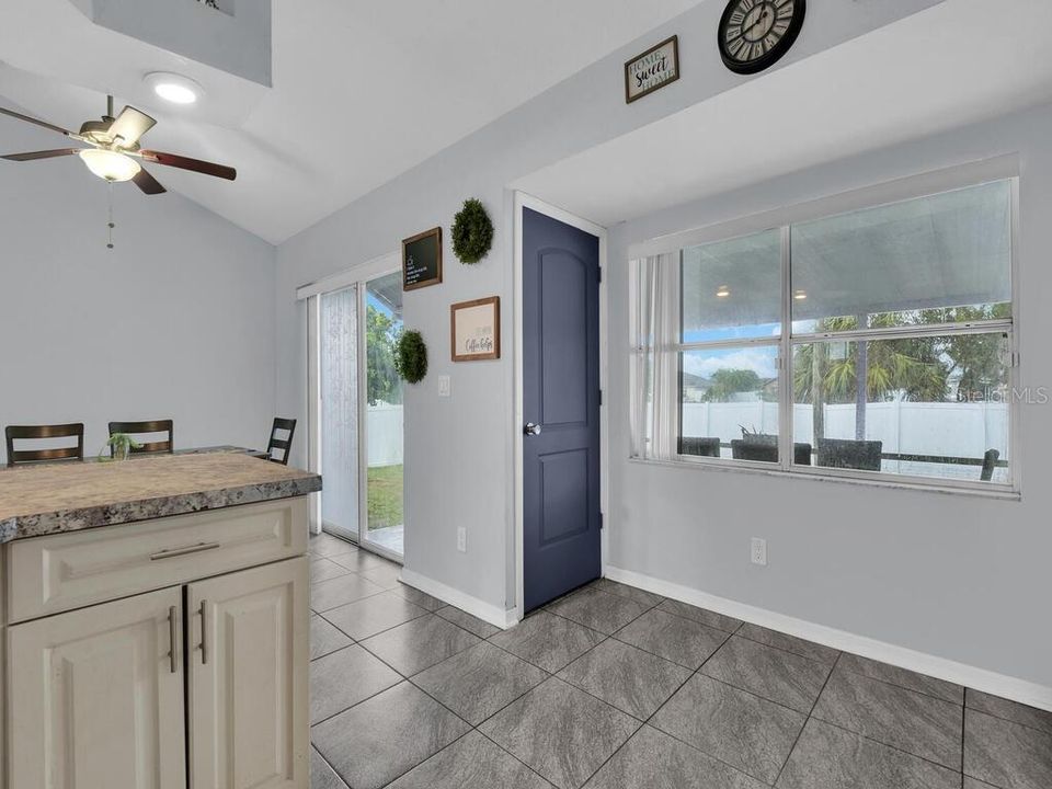 For Sale: $279,900 (3 beds, 2 baths, 1296 Square Feet)