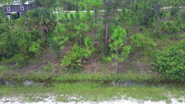 На продажу: $48,500 (0.49 acres)