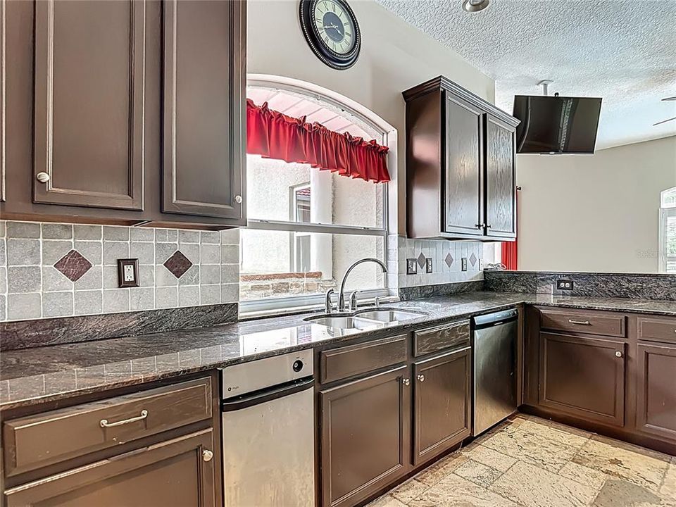 For Sale: $3,775,000 (5 beds, 3 baths, 7800 Square Feet)