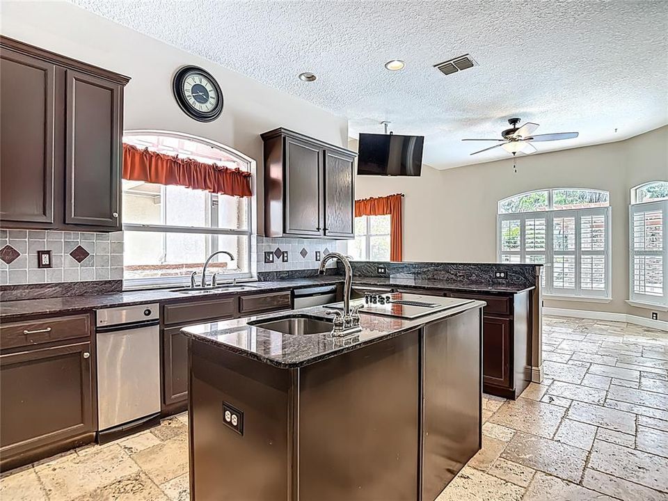 For Sale: $3,775,000 (5 beds, 3 baths, 7800 Square Feet)