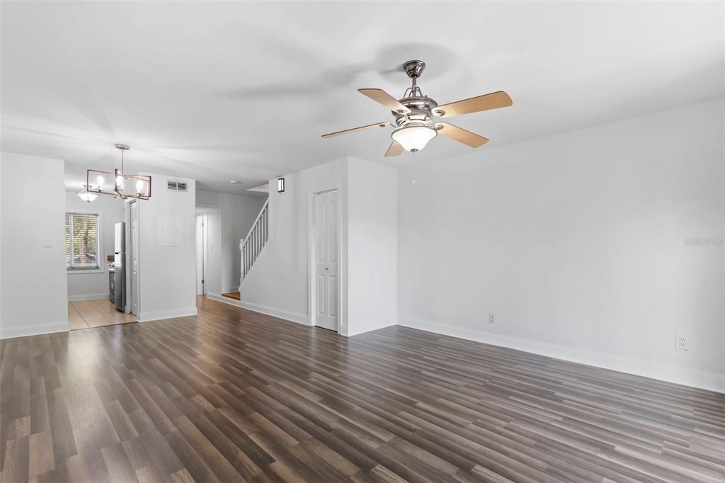 Active With Contract: $119,900 (2 beds, 1 baths, 1074 Square Feet)