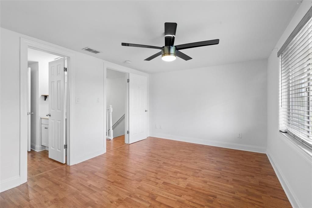 Active With Contract: $119,900 (2 beds, 1 baths, 1074 Square Feet)