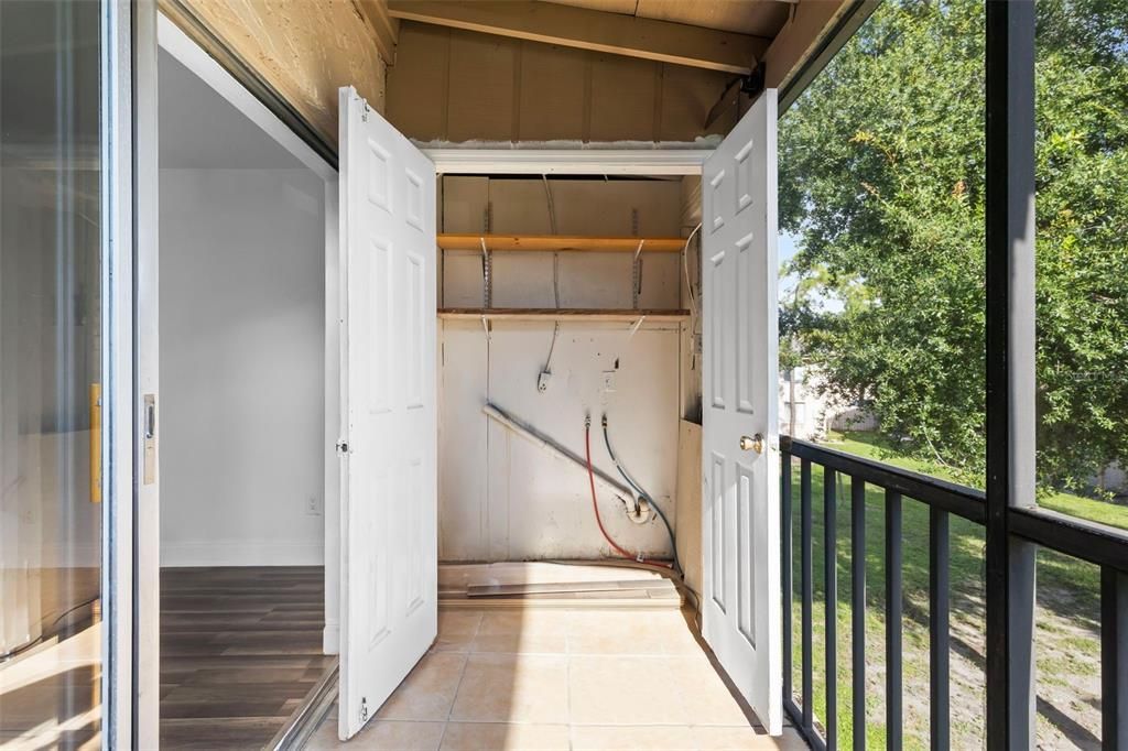 Active With Contract: $119,900 (2 beds, 1 baths, 1074 Square Feet)