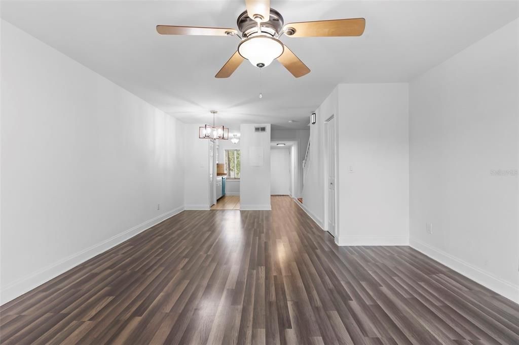 Active With Contract: $119,900 (2 beds, 1 baths, 1074 Square Feet)