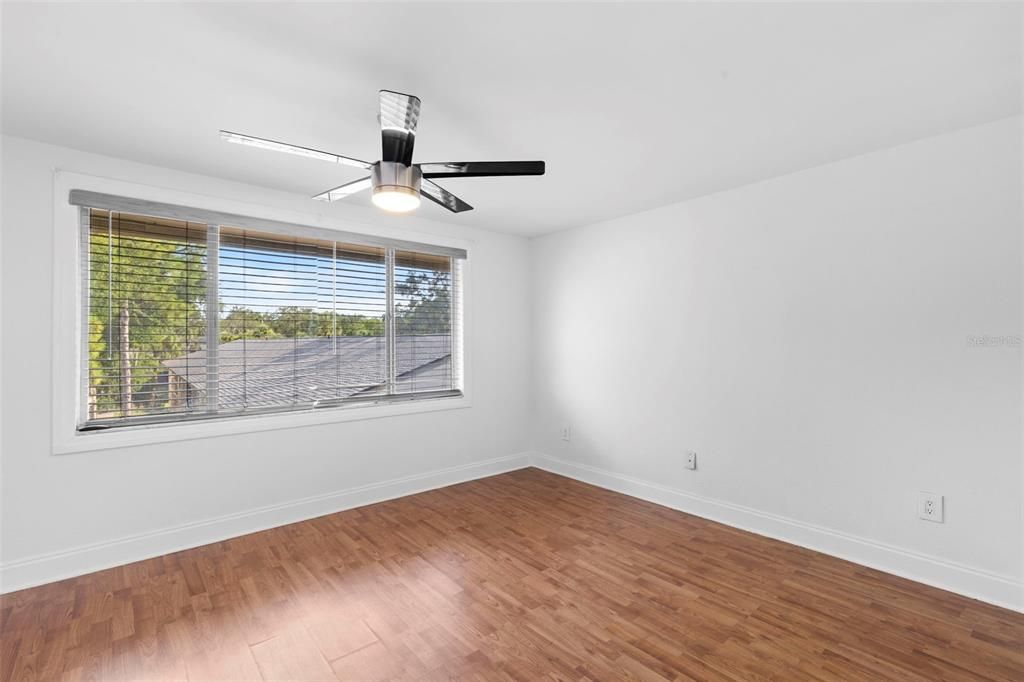 Active With Contract: $119,900 (2 beds, 1 baths, 1074 Square Feet)