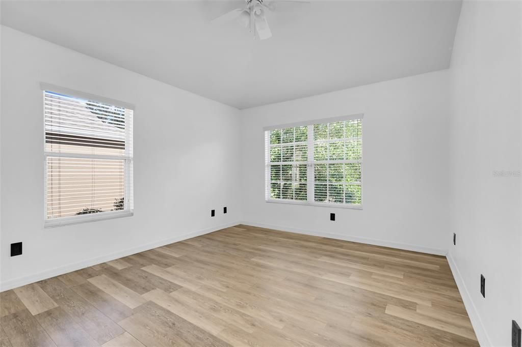 Activo con contrato: $289,000 (2 camas, 2 baños, 1216 Pies cuadrados)