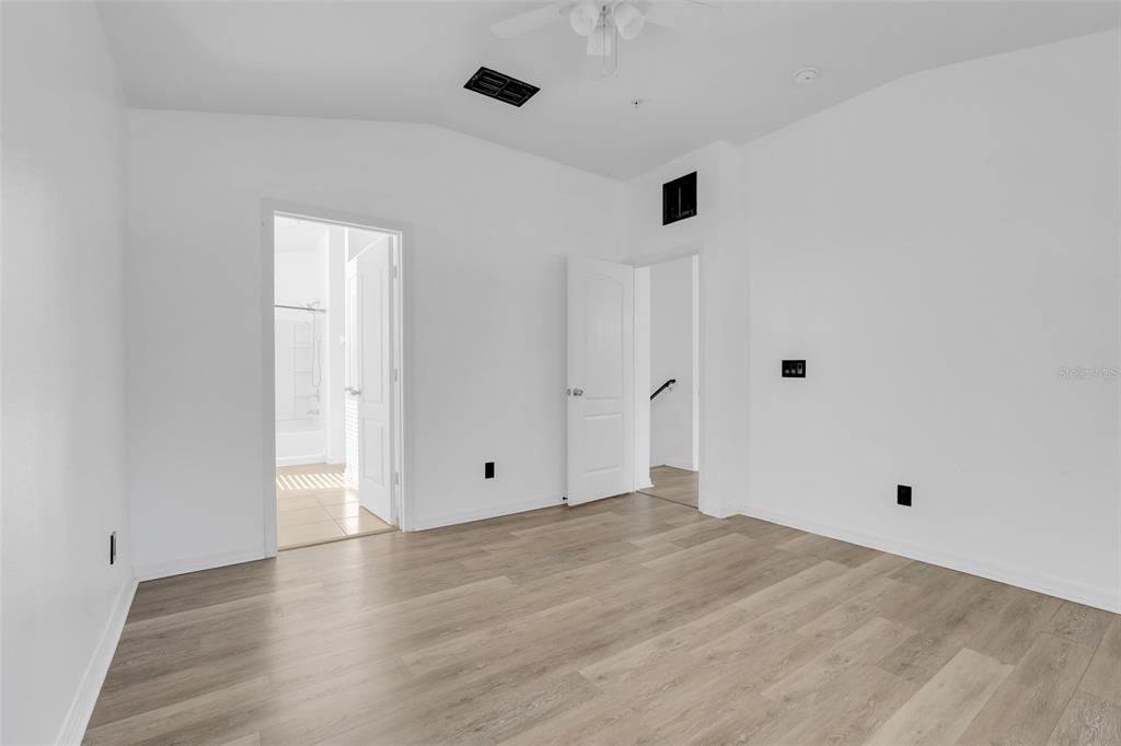 Activo con contrato: $289,000 (2 camas, 2 baños, 1216 Pies cuadrados)