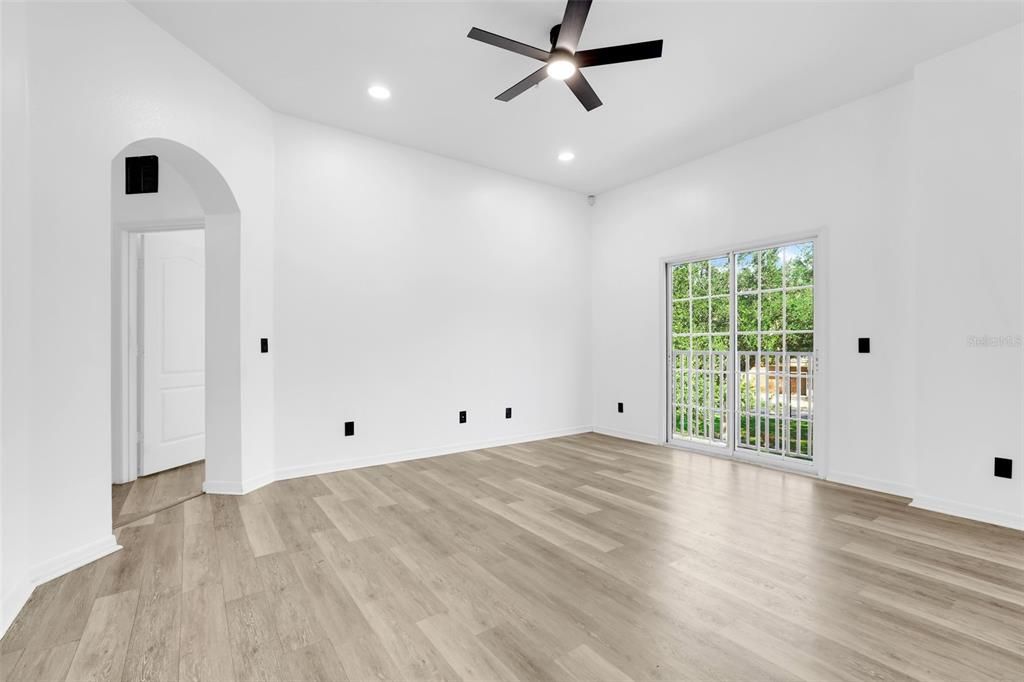 Activo con contrato: $289,000 (2 camas, 2 baños, 1216 Pies cuadrados)