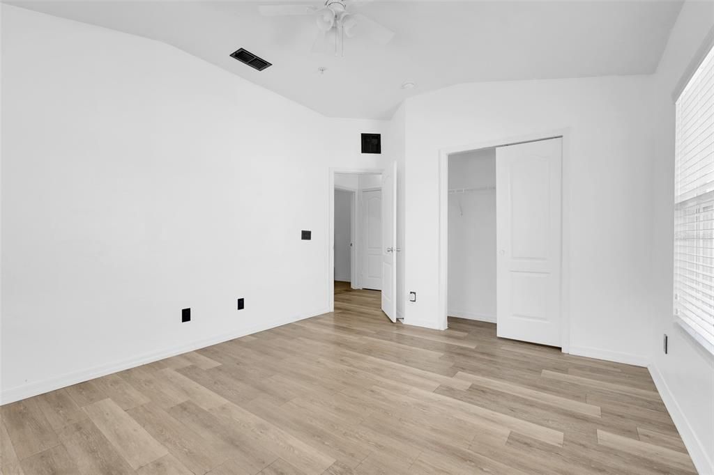 Activo con contrato: $289,000 (2 camas, 2 baños, 1216 Pies cuadrados)