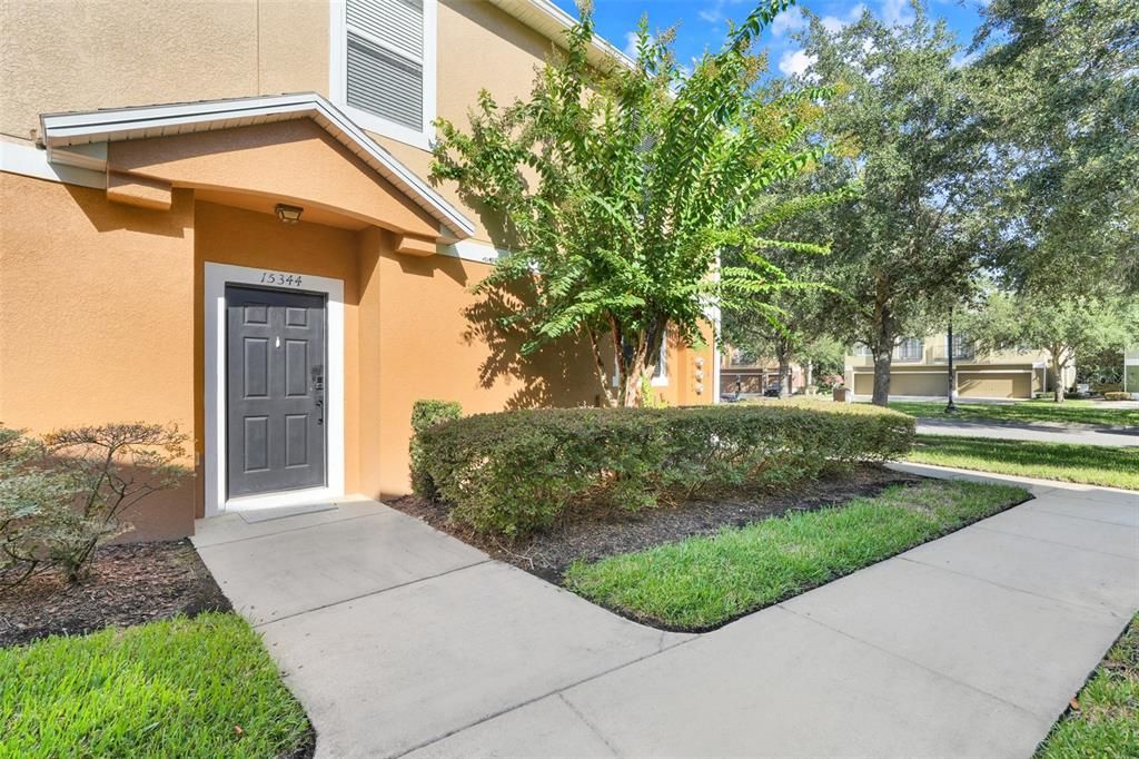 Activo con contrato: $289,000 (2 camas, 2 baños, 1216 Pies cuadrados)