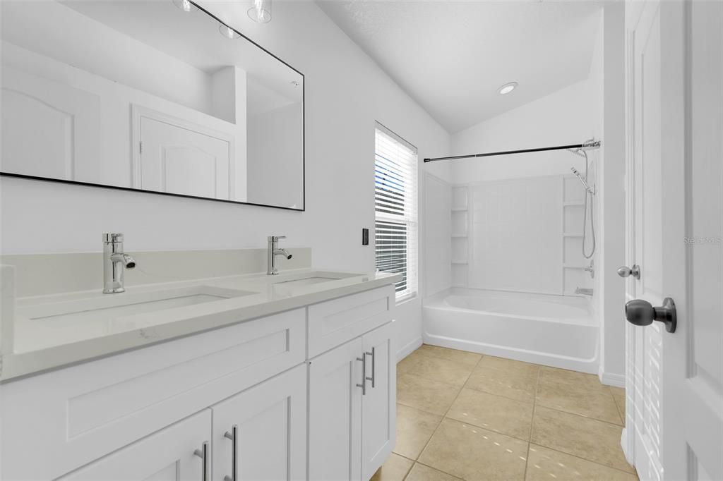 Activo con contrato: $289,000 (2 camas, 2 baños, 1216 Pies cuadrados)