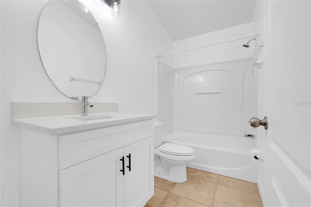 Activo con contrato: $289,000 (2 camas, 2 baños, 1216 Pies cuadrados)