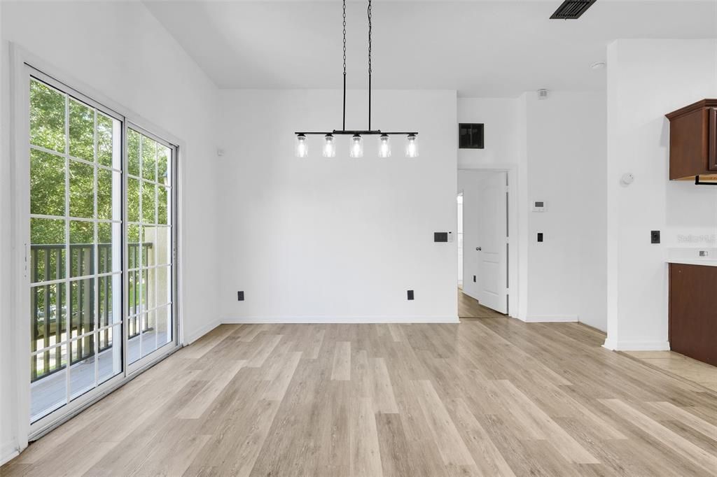 Activo con contrato: $289,000 (2 camas, 2 baños, 1216 Pies cuadrados)