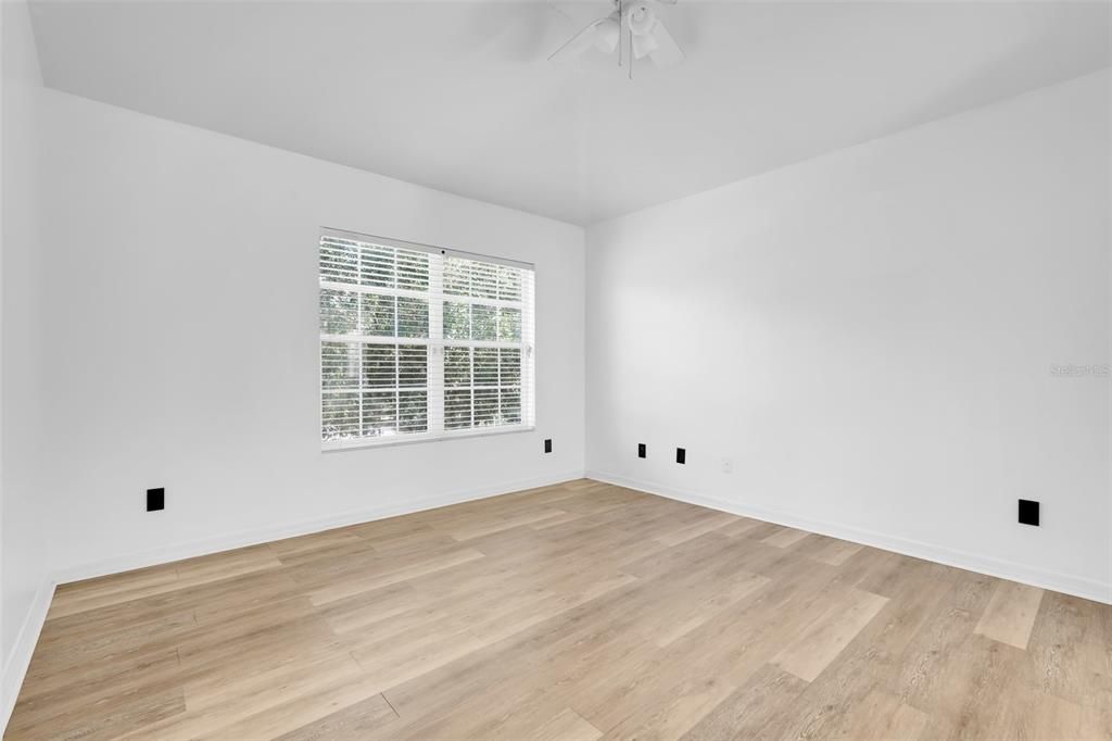 Activo con contrato: $289,000 (2 camas, 2 baños, 1216 Pies cuadrados)