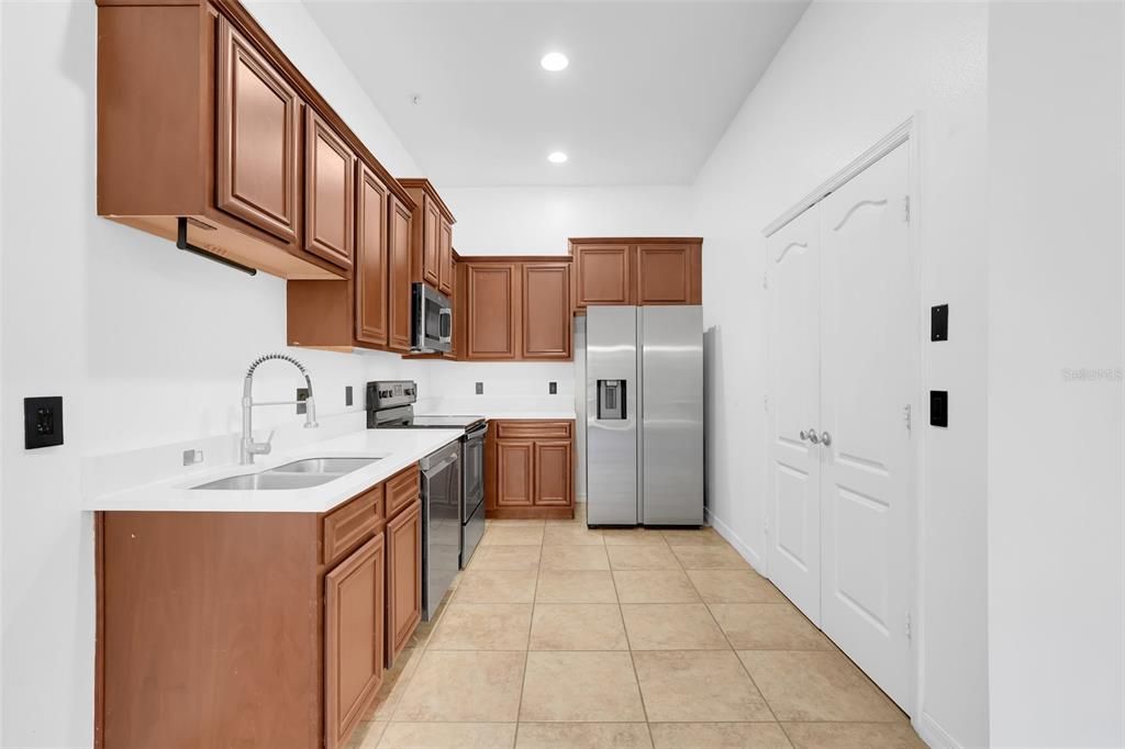 Activo con contrato: $289,000 (2 camas, 2 baños, 1216 Pies cuadrados)