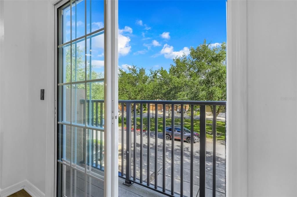 Activo con contrato: $289,000 (2 camas, 2 baños, 1216 Pies cuadrados)