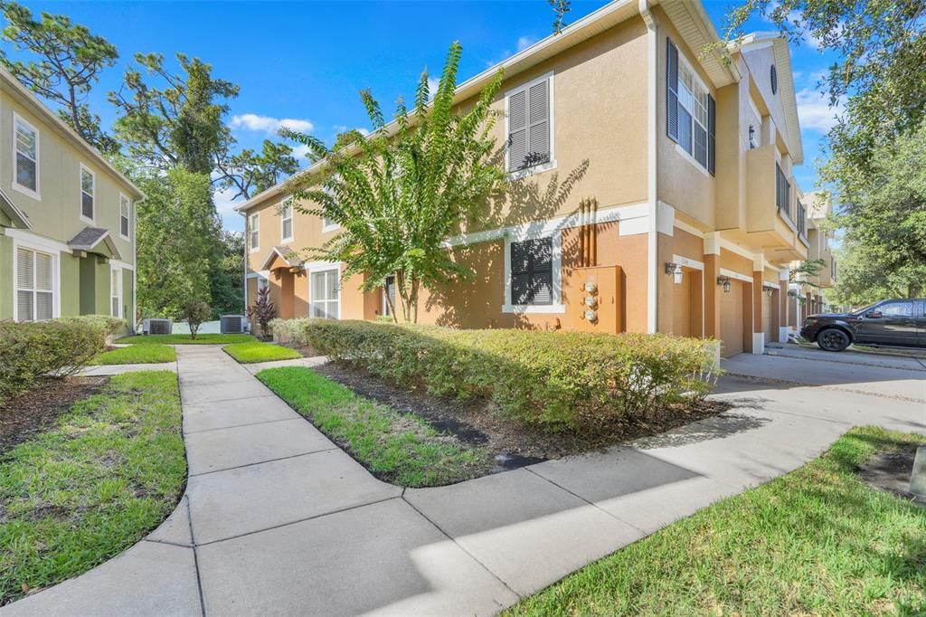 Activo con contrato: $289,000 (2 camas, 2 baños, 1216 Pies cuadrados)