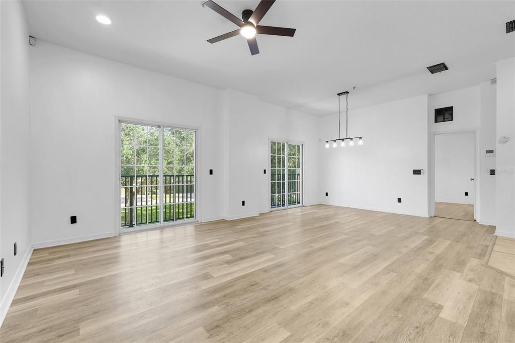 Activo con contrato: $289,000 (2 camas, 2 baños, 1216 Pies cuadrados)