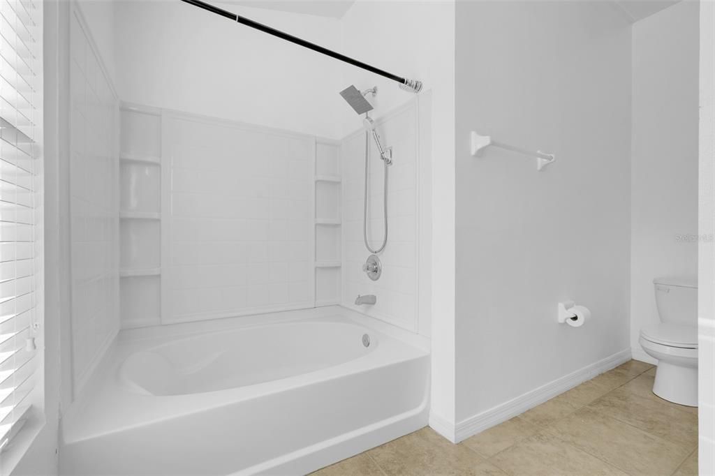 Activo con contrato: $289,000 (2 camas, 2 baños, 1216 Pies cuadrados)