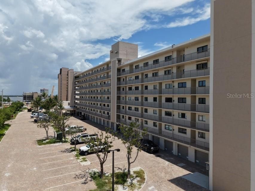 For Rent: $3,200 (2 beds, 2 baths, 933 Square Feet)