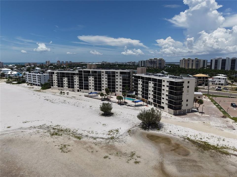 For Rent: $3,200 (2 beds, 2 baths, 933 Square Feet)