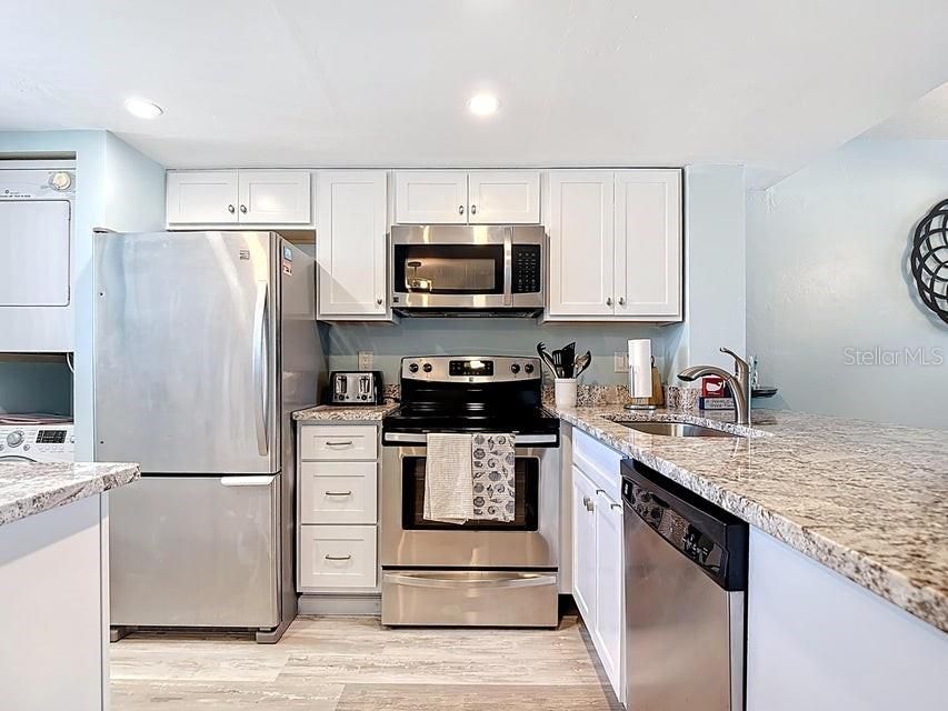 For Rent: $3,200 (2 beds, 2 baths, 933 Square Feet)