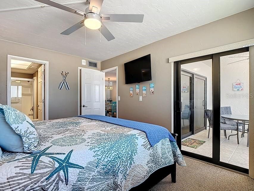 For Rent: $3,200 (2 beds, 2 baths, 933 Square Feet)