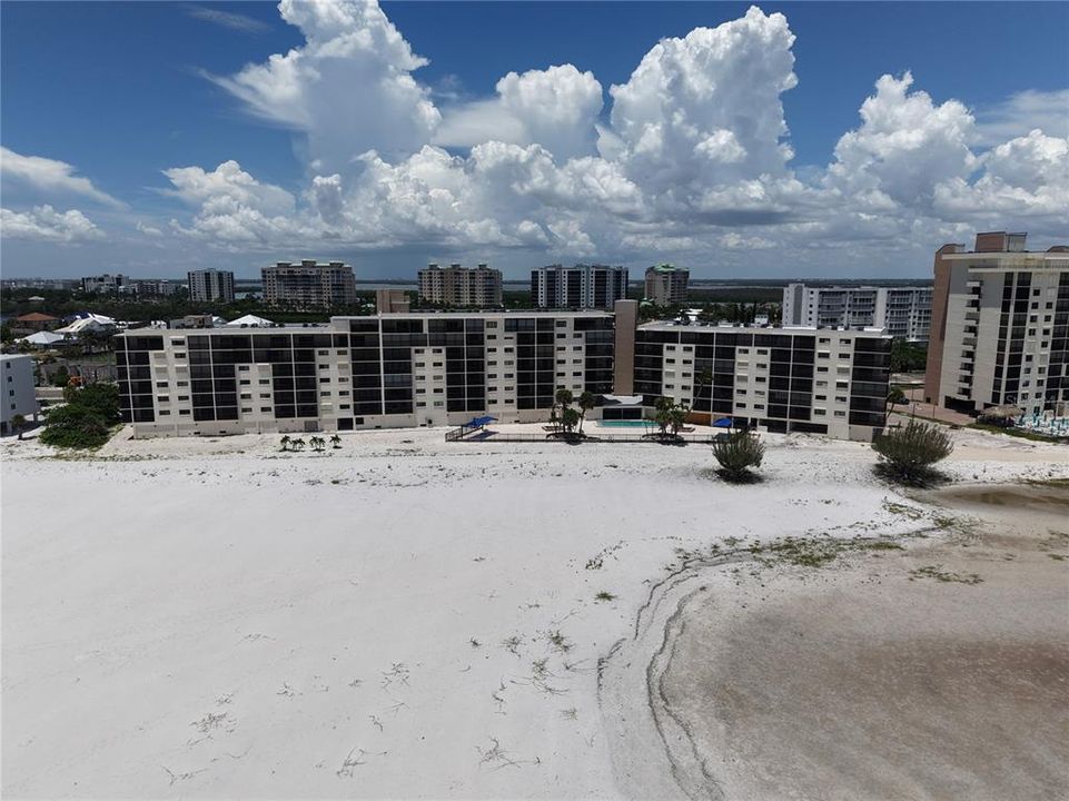 For Rent: $3,200 (2 beds, 2 baths, 933 Square Feet)