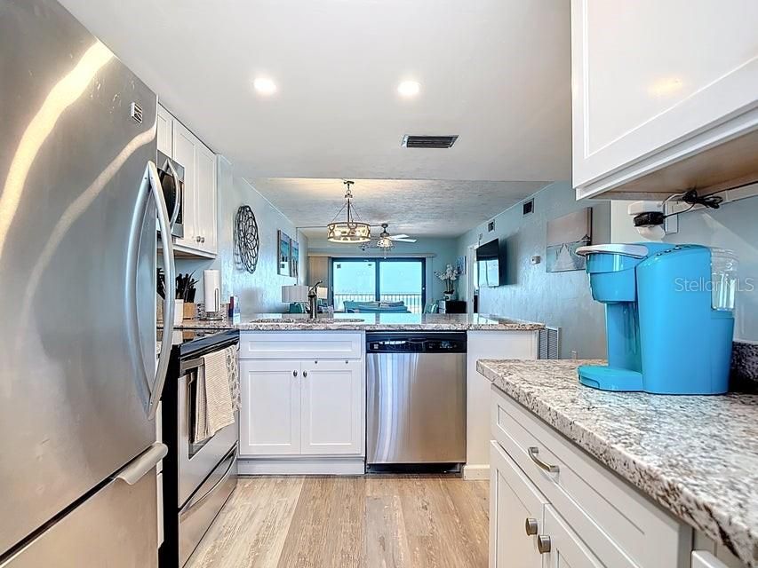 For Rent: $3,200 (2 beds, 2 baths, 933 Square Feet)