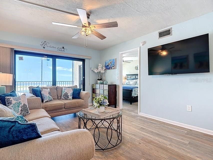 For Rent: $3,200 (2 beds, 2 baths, 933 Square Feet)