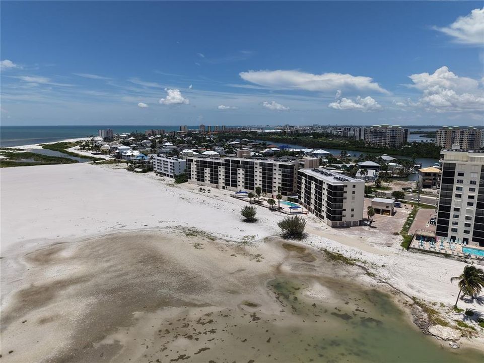 For Rent: $3,200 (2 beds, 2 baths, 933 Square Feet)