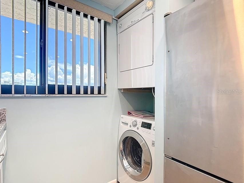 For Rent: $3,200 (2 beds, 2 baths, 933 Square Feet)