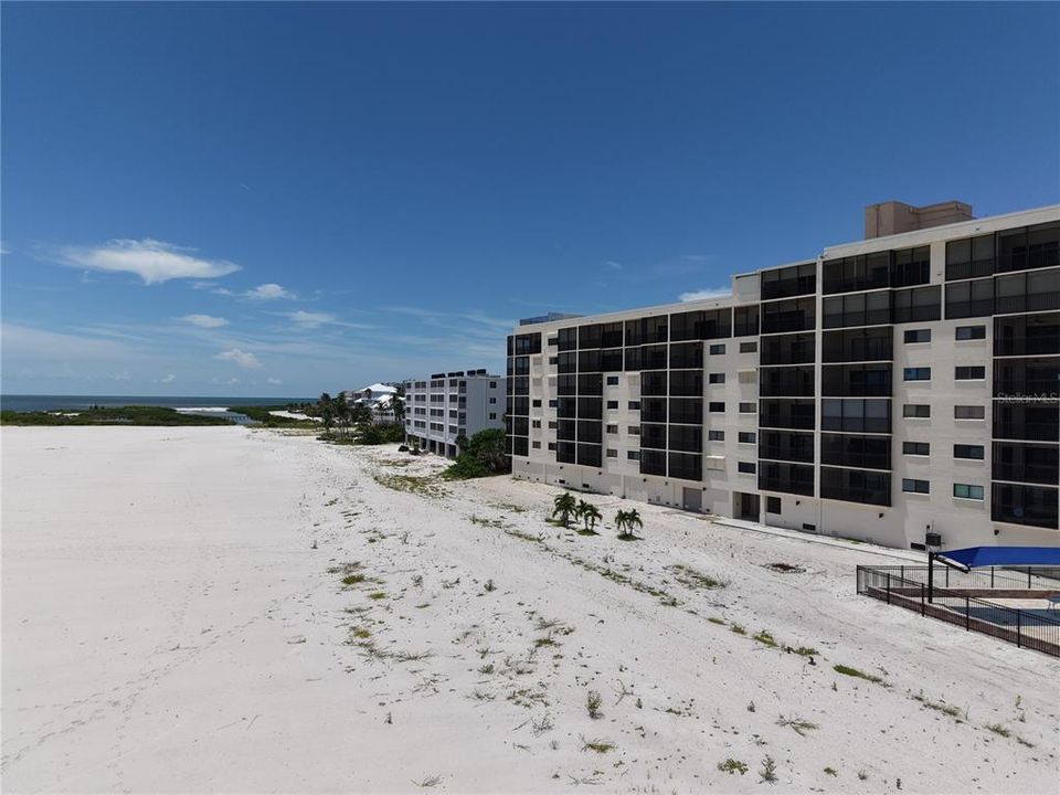 For Rent: $3,200 (2 beds, 2 baths, 933 Square Feet)