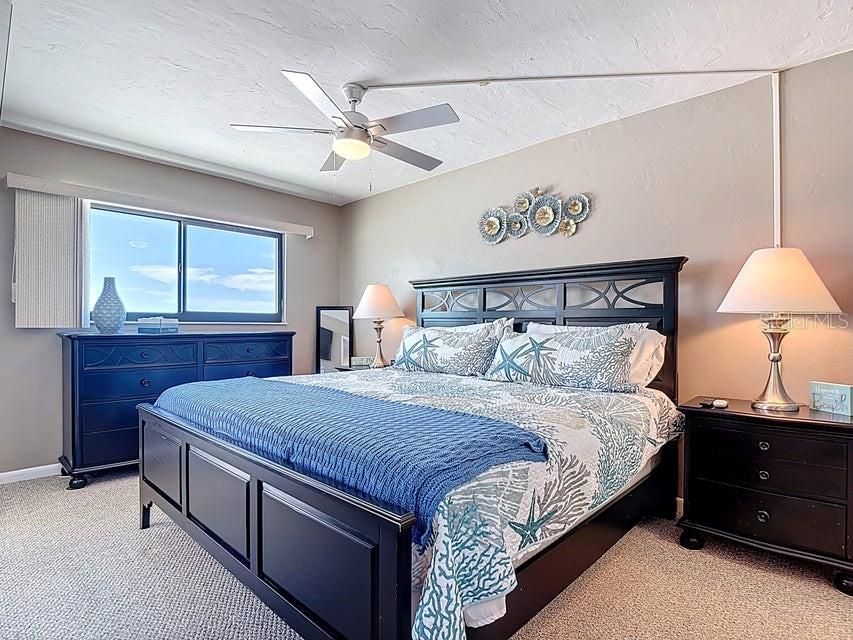 For Rent: $3,200 (2 beds, 2 baths, 933 Square Feet)