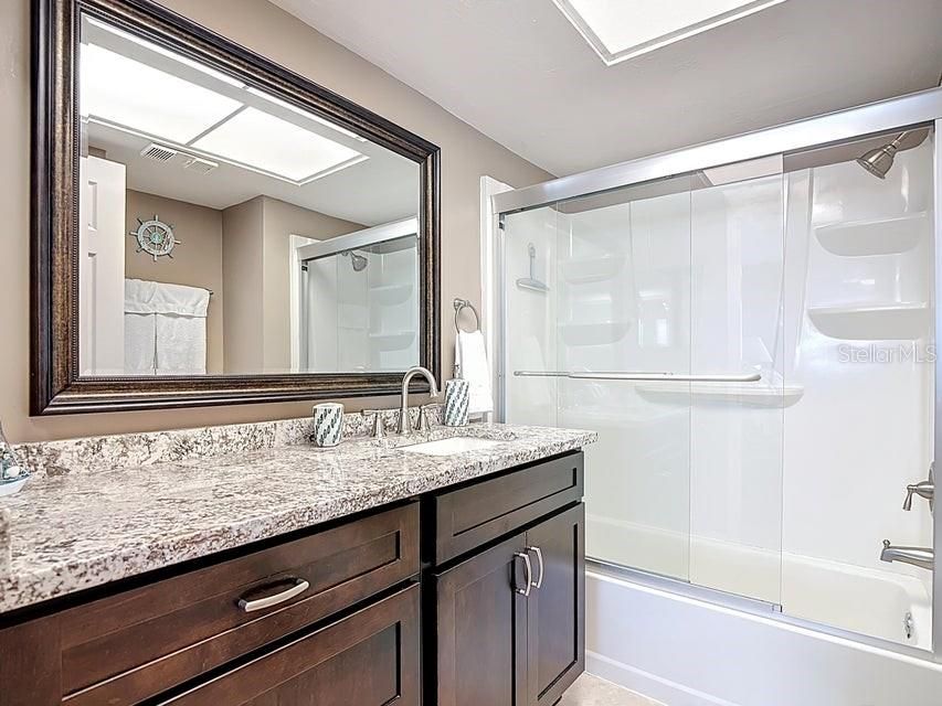 For Rent: $3,200 (2 beds, 2 baths, 933 Square Feet)