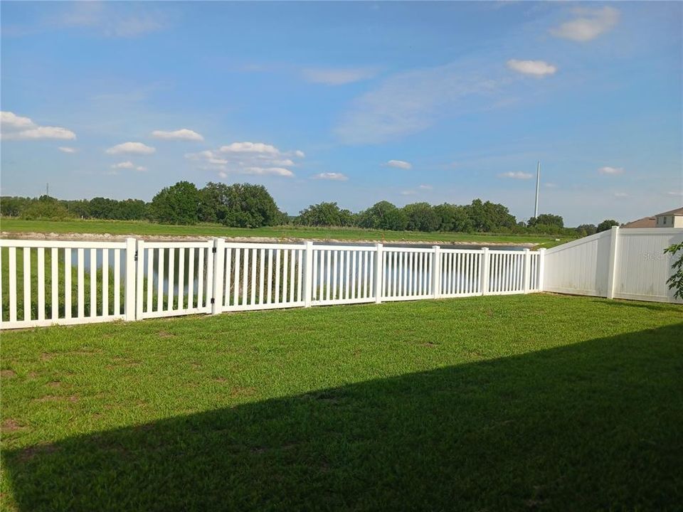 Под контрактом: $2,100 (4 спален, 2 ванн, 1851 Квадратных фут)